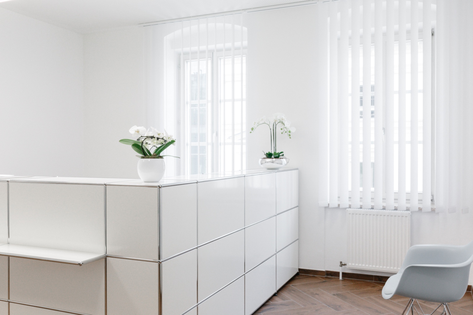 Blick in den Empfangsbereich der Ordination